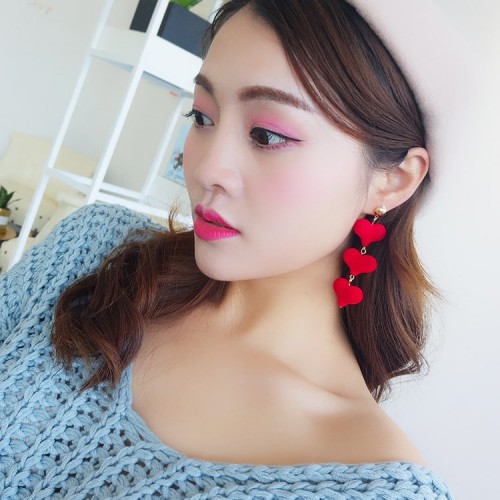 Piercing Dangle Earrings with 3 Linked Velvet Red Love Hearts 