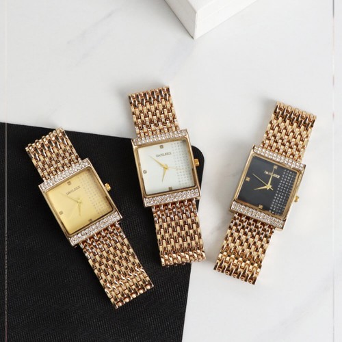 Women's Fashion Diamond Encrusted Mesh Strap Watch- Black |image