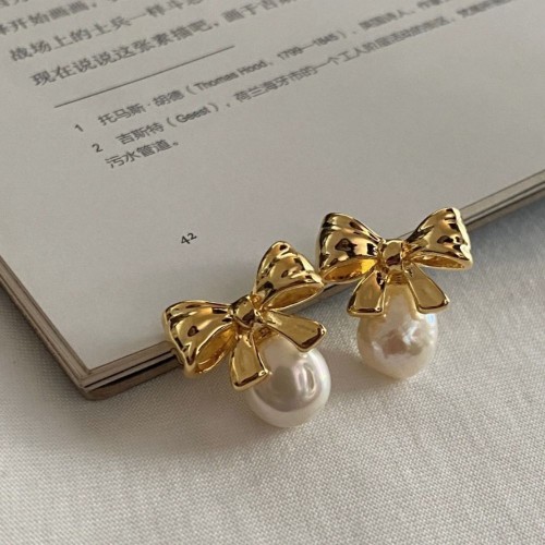 Elegance Pearl And Gold Bow Earrings |image