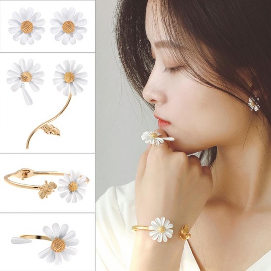 Wedding Party Accessories Set - Cute Asymmetrical Drop Earrings, Sunflower Rings, Daisy Bracelet in White
